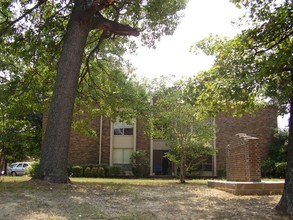 Marquis Apartments in Memphis, TN - Building Photo - Building Photo