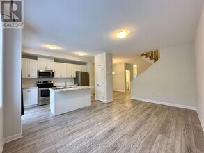2032 Caltra Cres in Ottawa, ON - Building Photo - Building Photo