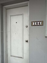 2225 NE 123rd St in North Miami, FL - Building Photo