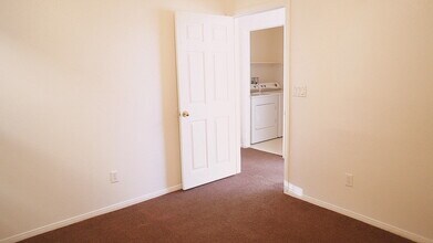 1911 Eskam St in Las Vegas, NV - Building Photo - Building Photo