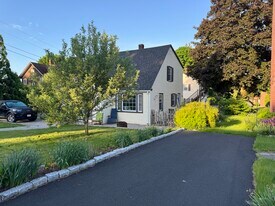 148 S Quinsigamond Ave in Shrewsbury, MA - Building Photo