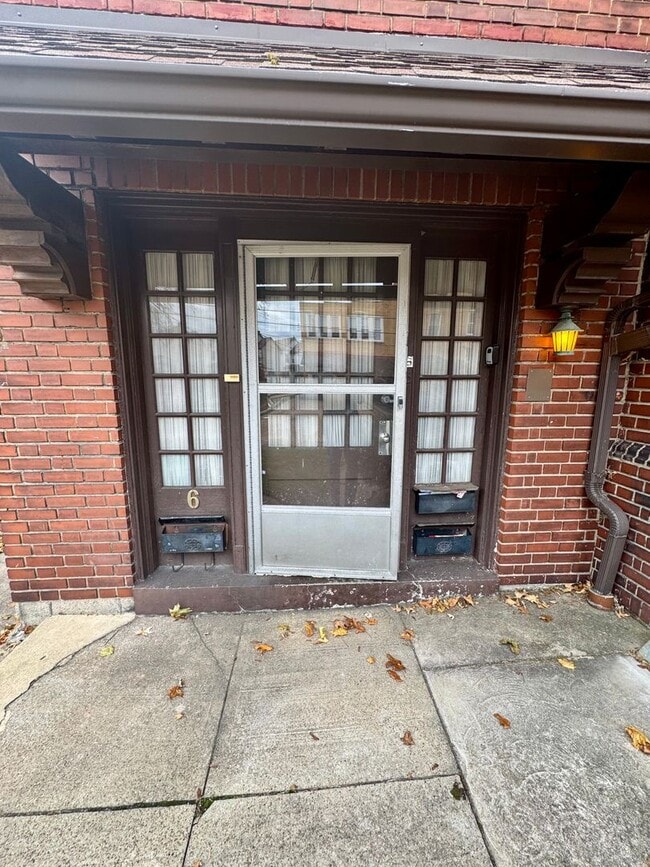 1939 Crafton Blvd in Pittsburgh, PA - Building Photo - Building Photo