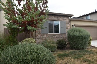 662 Pegasus Dr in Merced, CA - Building Photo - Building Photo