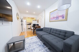 305 E 104th St, Unit SI ID1032015P in New York, NY - Building Photo - Building Photo