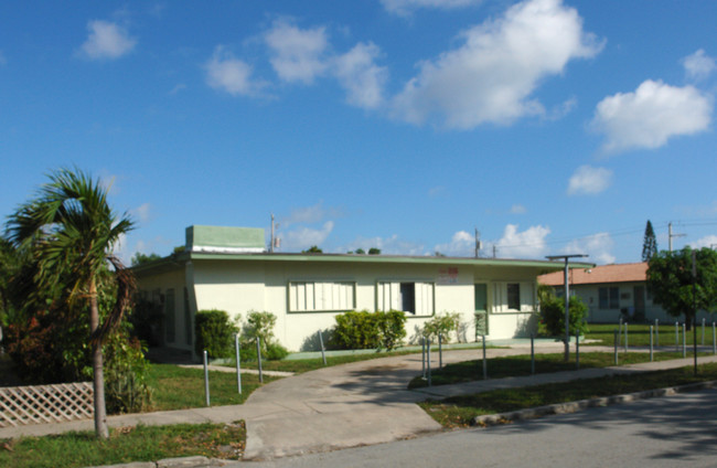 1927 Taylor St in Hollywood, FL - Building Photo - Building Photo