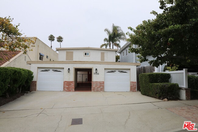 7711 W 82nd St in Los Angeles, CA - Building Photo - Building Photo