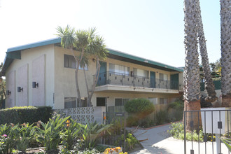 450 Linden Dr in Oxnard, CA - Foto de edificio - Building Photo