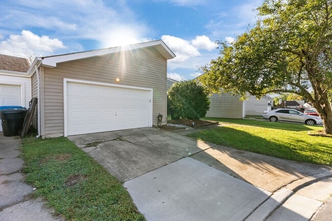 1216 Ferndale Ct in Virginia Beach, VA - Building Photo - Building Photo
