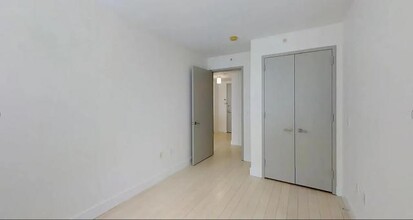 28-18 Astoria Blvd-Unit -304 in Queens, NY - Building Photo - Building Photo