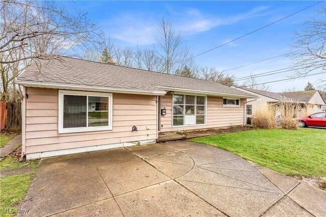 6531 Kenbridge Rd in Parma Heights, OH - Building Photo - Building Photo
