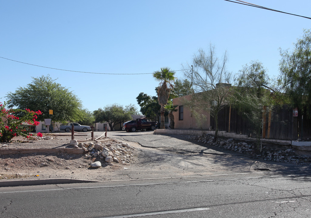 Stone Apartments in Tucson, AZ - Foto de edificio