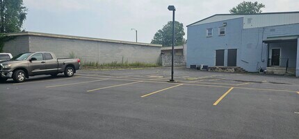 312 S Main St, Unit Apt #2 in North Syracuse, NY - Foto de edificio - Building Photo