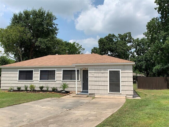 property at 1307 Armor Ave