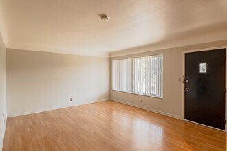 Farnum Apartments in Royal Oak, MI - Foto de edificio - Interior Photo