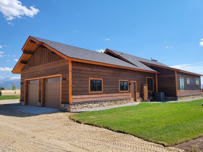 4660 Pale Morning Dr in Tetonia, ID - Building Photo - Building Photo