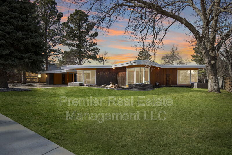 5905 E Maplewood Ave in Centennial, CO - Building Photo