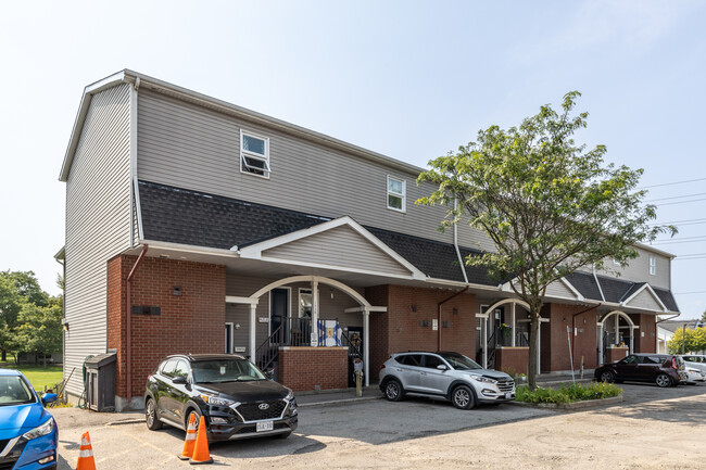 1330 Ogilvie Rd in Ottawa, ON - Building Photo - Building Photo