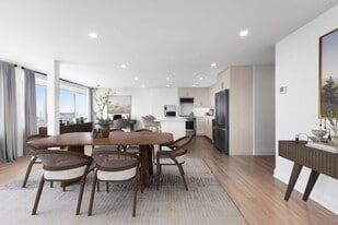 44 Charles West in Manulife Centre in Toronto, ON - Building Photo