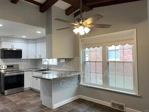 8113 Parkwood Dr in St. Louis, MO - Building Photo - Building Photo