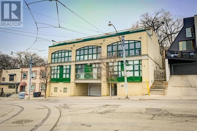 property at 2362-2362 Queen St E