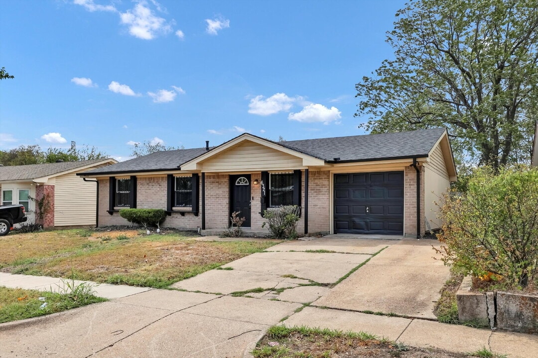 6321 Hidden Trail Dr in Dallas, TX - Building Photo