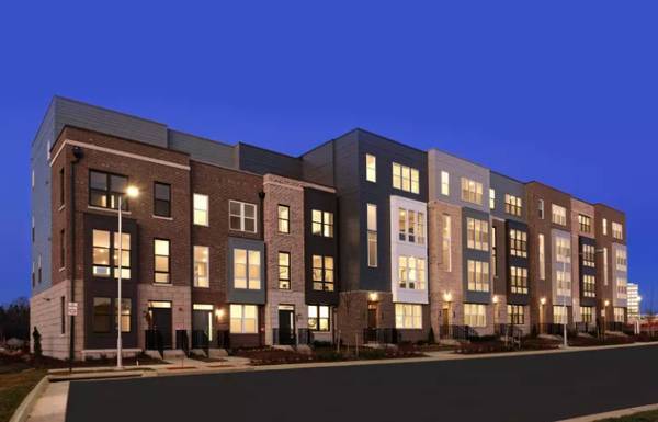 13416 Arrowbrook Centre Drive in Herndon, VA - Foto de edificio