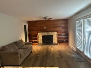 1009 Stanford Dr in Waunakee, WI - Building Photo - Building Photo