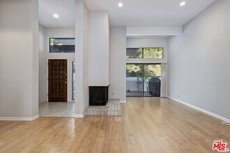 1560 Michael Ln in Los Angeles, CA - Building Photo - Building Photo