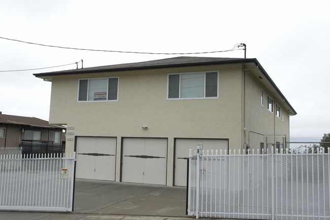 16041-16045 Liberty St in San Leandro, CA - Building Photo - Building Photo