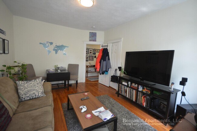 72 Brainerd Rd, Unit 18 in Boston, MA - Building Photo - Building Photo