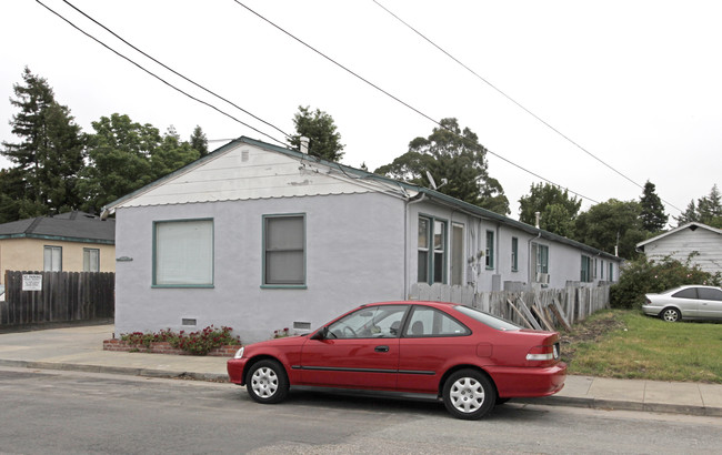 444 May Ave in Santa Cruz, CA - Foto de edificio - Building Photo