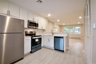 332 Woodbridge Dr in Ridge, NY - Building Photo - Building Photo