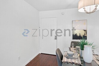 5257 Radford Ave in Los Angeles, CA - Foto de edificio - Building Photo