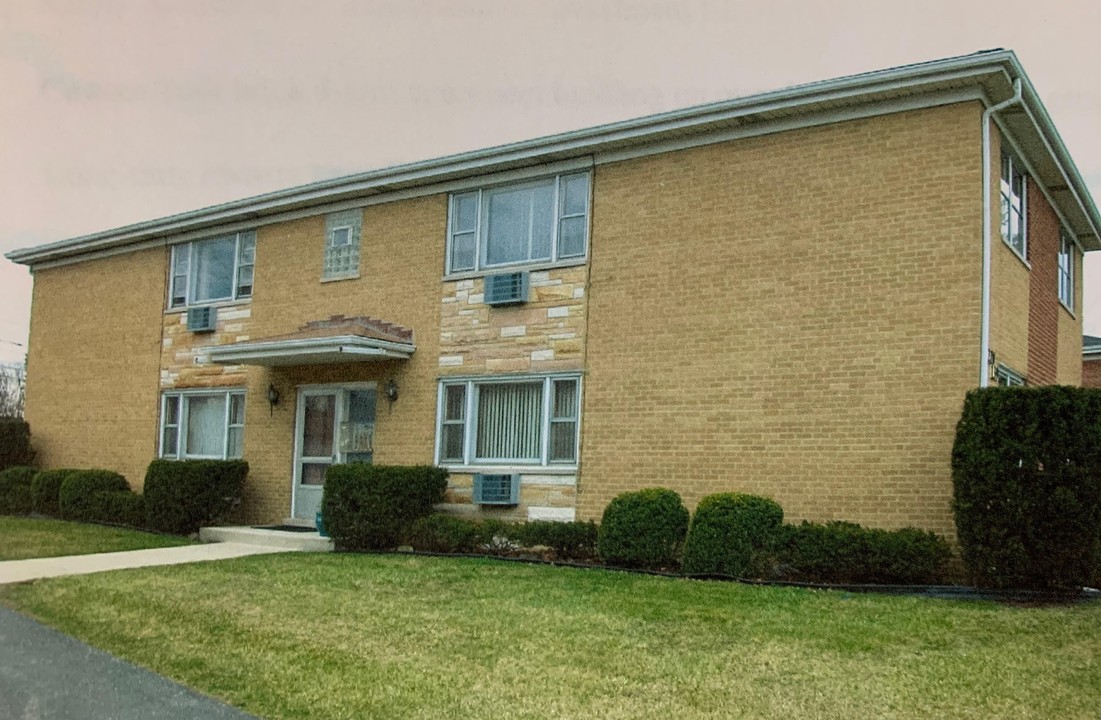 21W139 Tee Ln in Itasca, IL - Building Photo