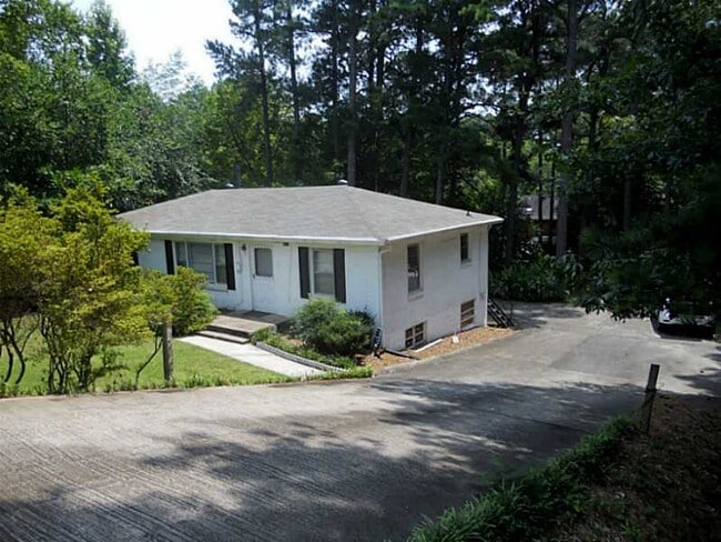 4267 Chamblee Tucker Rd in Atlanta, GA - Building Photo - Building Photo