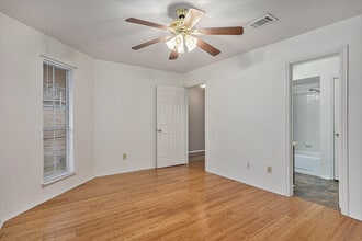 510 Clarence St in Tomball, TX - Building Photo - Building Photo