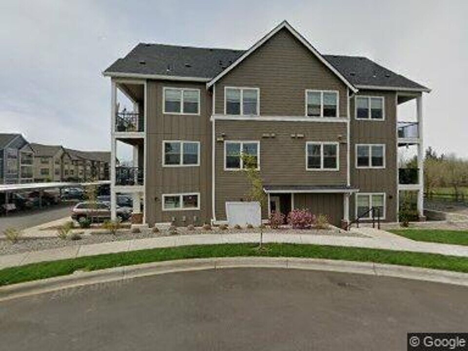 16401 NW Chadwick Way in Portland, OR - Building Photo