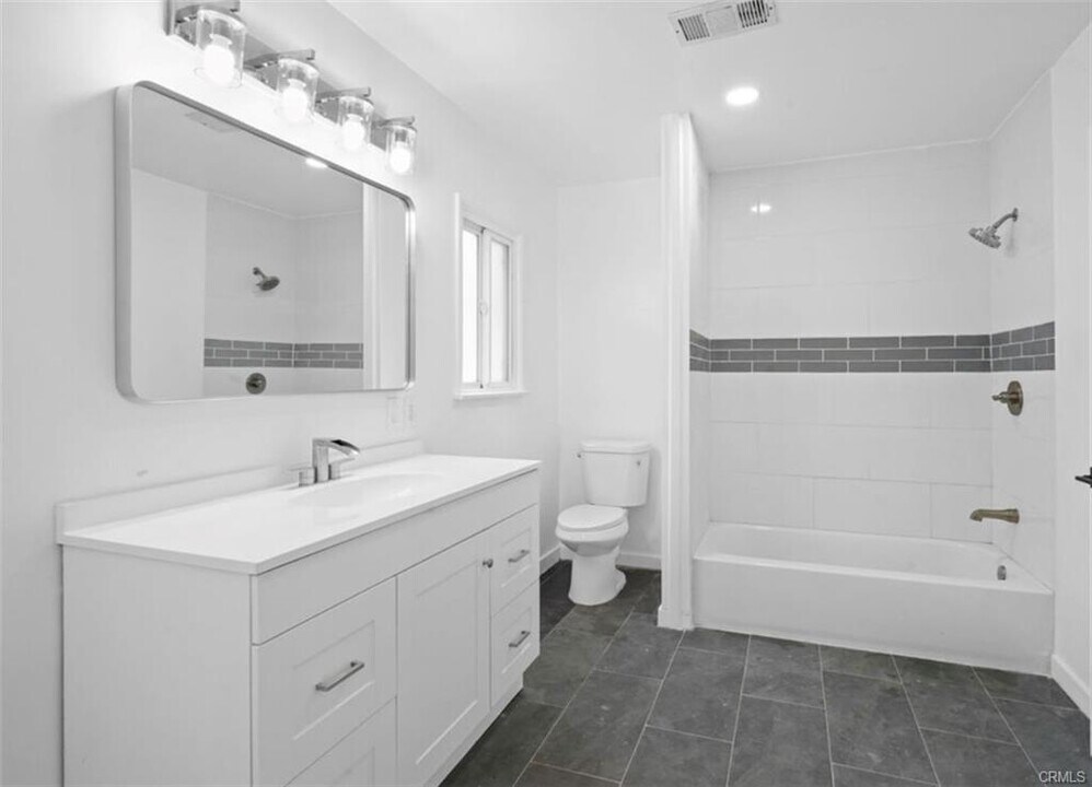 15040 Broadmoor St in Los Angeles, CA - Building Photo