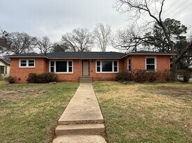 2444 Sunnybrook Dr in Tyler, TX - Building Photo