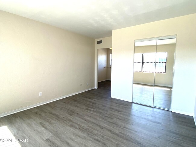 407 University Blvd-Unit -3 in Daytona Beach, FL - Building Photo - Building Photo
