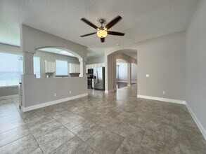 2000 Chapman Oaks Dr in Oviedo, FL - Building Photo - Building Photo