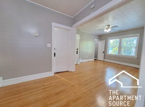 4135 W Henderson St, Unit 2 in Chicago, IL - Foto de edificio - Building Photo