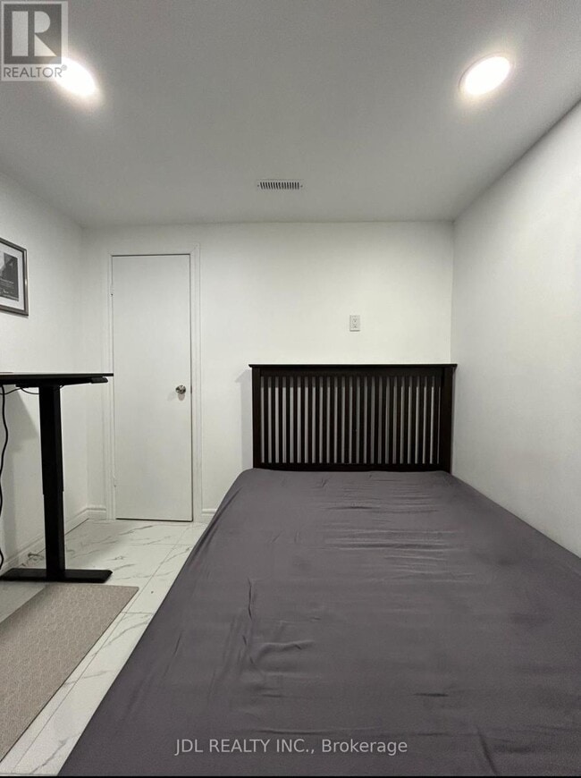 80 Mosedale Crescent in Toronto, ON - Building Photo - Building Photo