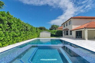 9261 SW 174th St in Palmetto Bay, FL - Building Photo