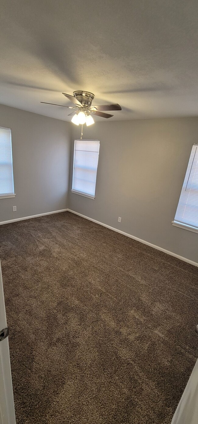 701 W Clara Ave in Iowa Park, TX - Building Photo - Building Photo