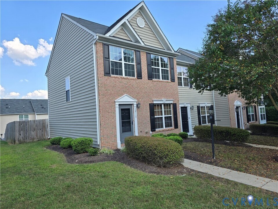 12118 Perdue Springs Loop in Chester, VA - Building Photo