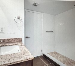 9749 NW 48th Terrace in Doral, FL - Building Photo - Building Photo