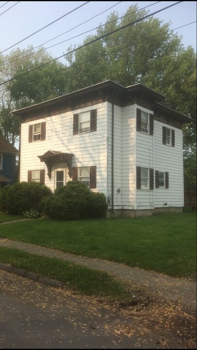 12 Baker St, Unit Second Floor in Oneonta, NY - Building Photo