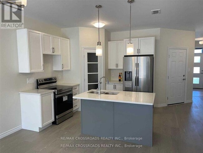 22 Athabaska Dr in Belleville, ON - Building Photo - Building Photo