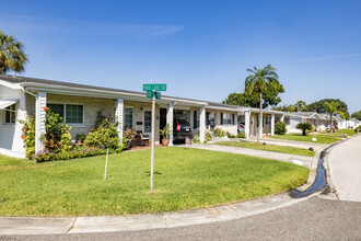 Springwood Villas 1 in Pinellas Park, FL - Foto de edificio - Building Photo